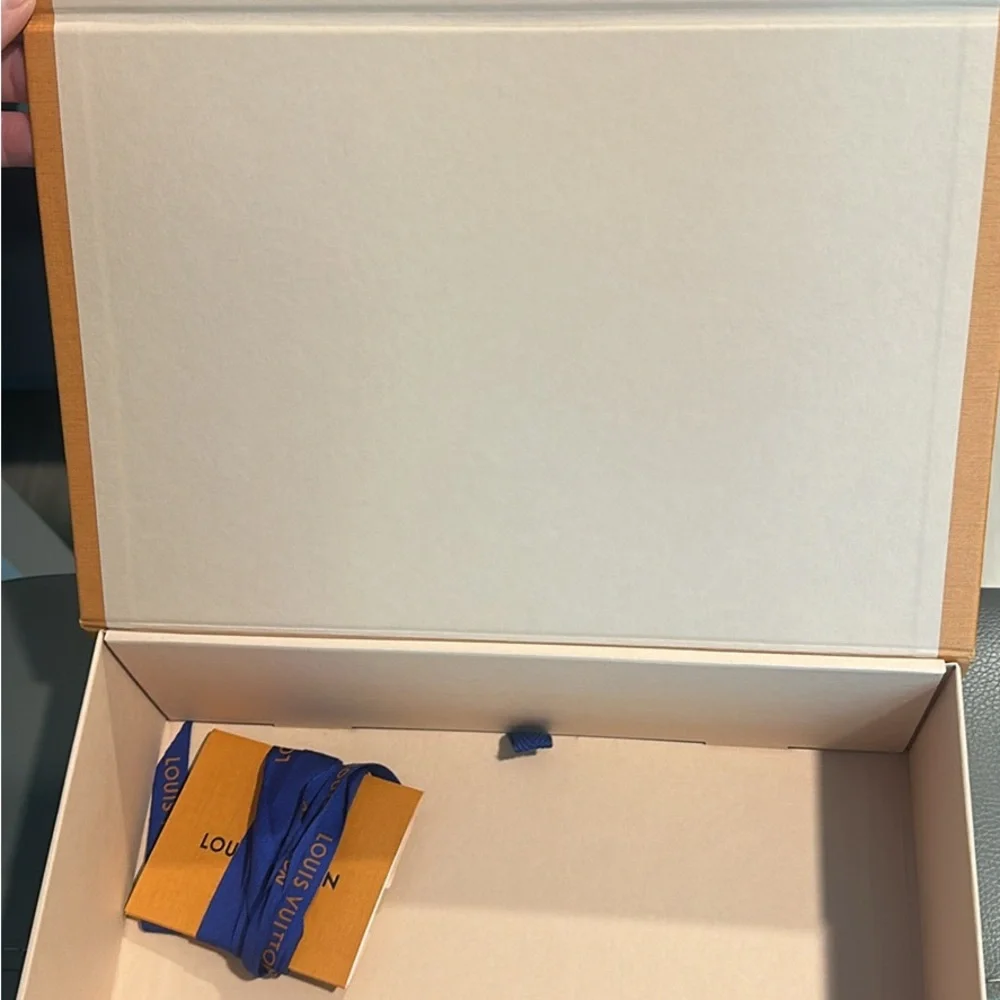 Louis Vuitton Signature Orange Box - Picture 3 of 8